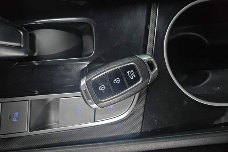 Used Hyundai Elantra 2022 1.5L CVT GLX Elite Edition Interior 1