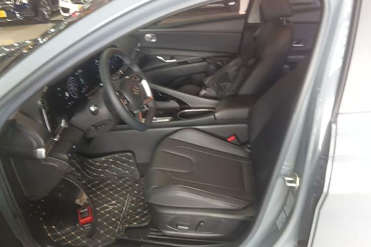 Used Hyundai Elantra 2022 1.5L CVT LUX Prestige Edition Left Front Seat