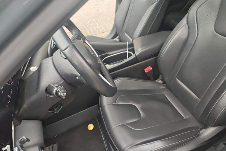 Used Hyundai Elantra 2022 1.5L CVT LUX Prestige Edition Left Front Seat