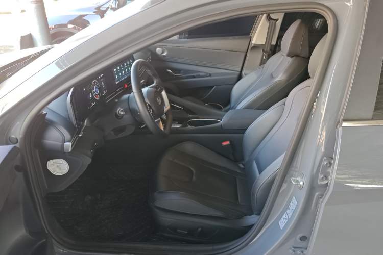 Used Hyundai Elantra 2022 1.5L CVT LUX Prestige Edition Left Front Seat