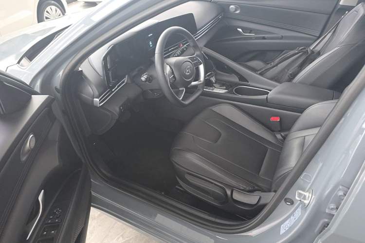 Used Hyundai Elantra 2022 1.5L CVT GLX Elite Edition Left Front Seat