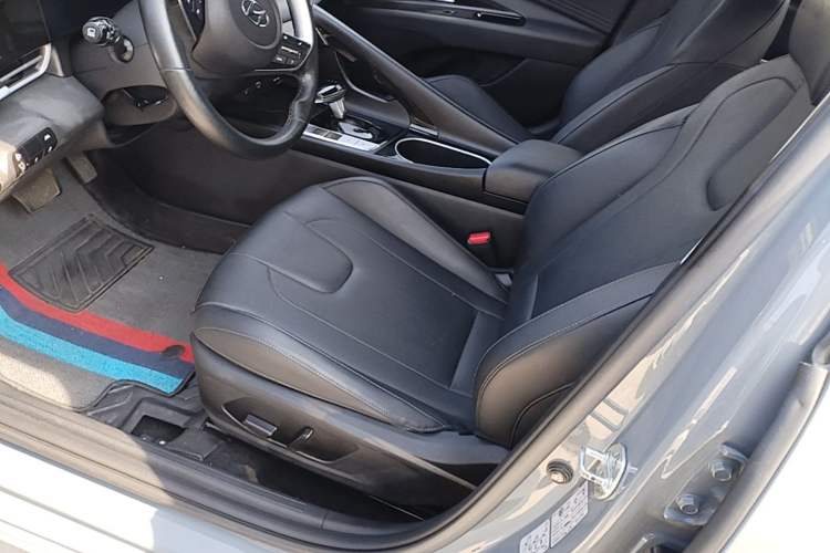 Used Hyundai Elantra 2022 1.5L CVT LUX Prestige Edition Left Front Seat