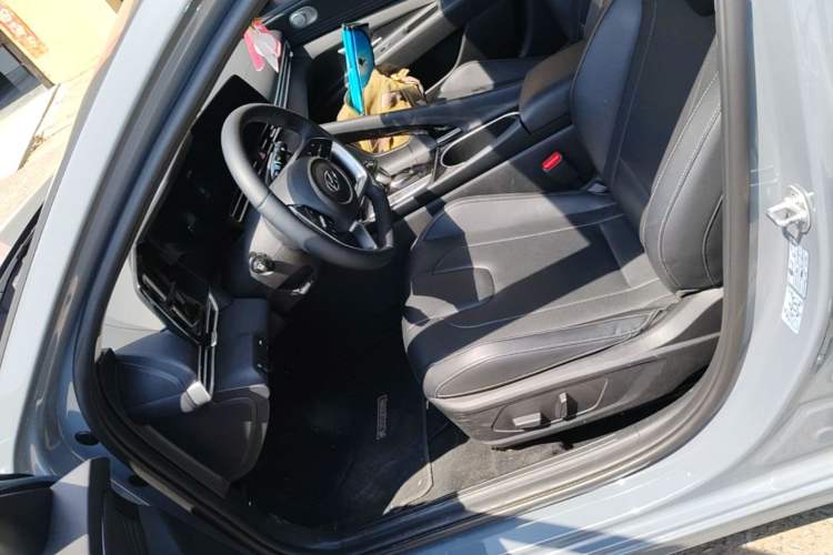 Used Hyundai Elantra 2022 1.5L CVT LUX Prestige Edition Left Front Seat