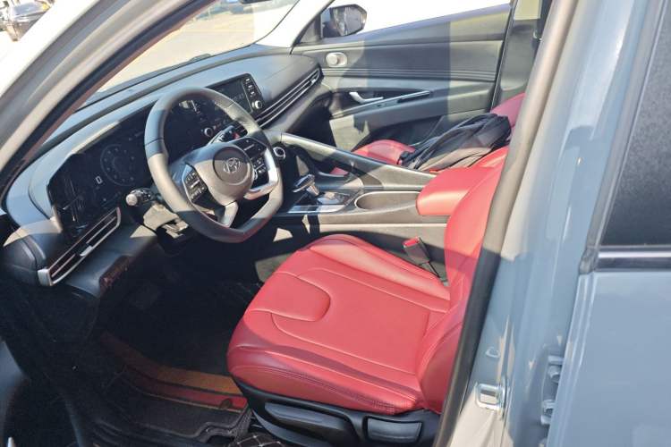 Used Hyundai Elantra 2022 1.5L CVT GLX Elite Edition Left Front Seat