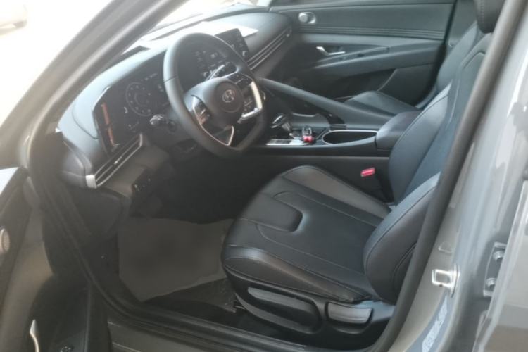 Used Hyundai Elantra 2022 1.5L CVT GLX Elite Edition Left Front Seat