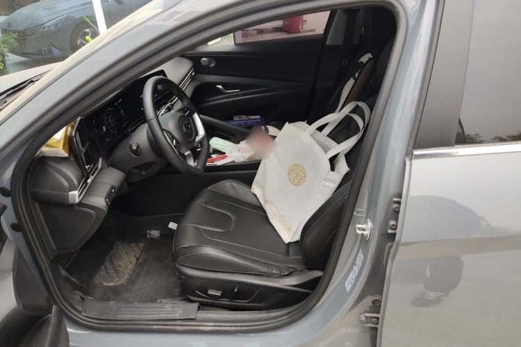 Used Hyundai Elantra 2022 1.5L CVT LUX Prestige Edition Left Front Seat