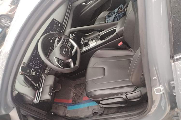 Used Hyundai Elantra 2022 1.5L CVT GLX Elite Edition Left Front Seat