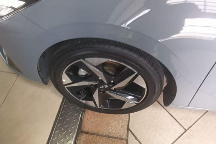 Used Hyundai Elantra 2022 1.5L CVT LUX Prestige Edition Left Front Wheel Hub
