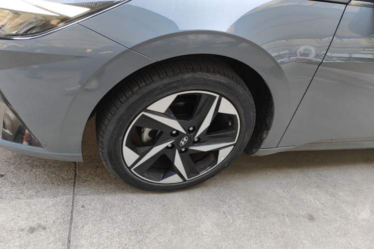 Used Hyundai Elantra 2022 1.5L CVT LUX Prestige Edition Left Front Wheel Hub