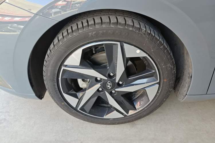 Used Hyundai Elantra 2022 1.5L CVT LUX Prestige Edition Left Front Wheel Hub