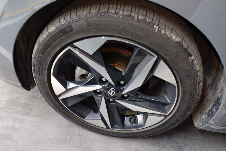 Used Hyundai Elantra 2022 1.5L CVT LUX Prestige Edition Left Front Wheel Hub