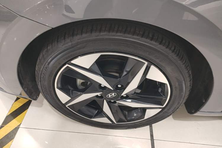 Used Hyundai Elantra 2022 1.5L CVT LUX Prestige Edition Left Front Wheel Hub