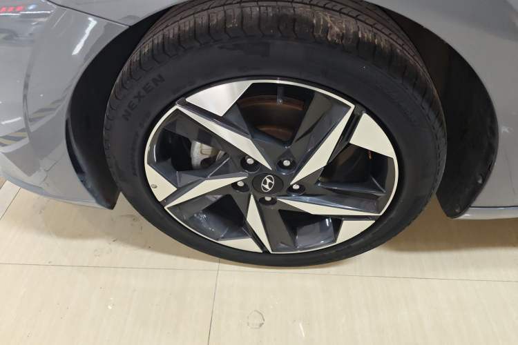 Used Hyundai Elantra 2022 1.5L CVT LUX Prestige Edition Left Front Wheel Hub