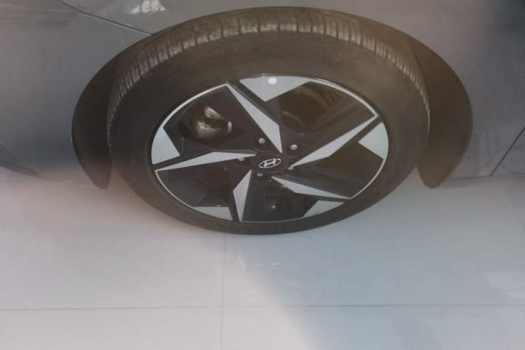 Used Hyundai Elantra 2022 1.5L CVT LUX Prestige Edition Left Front Wheel Hub