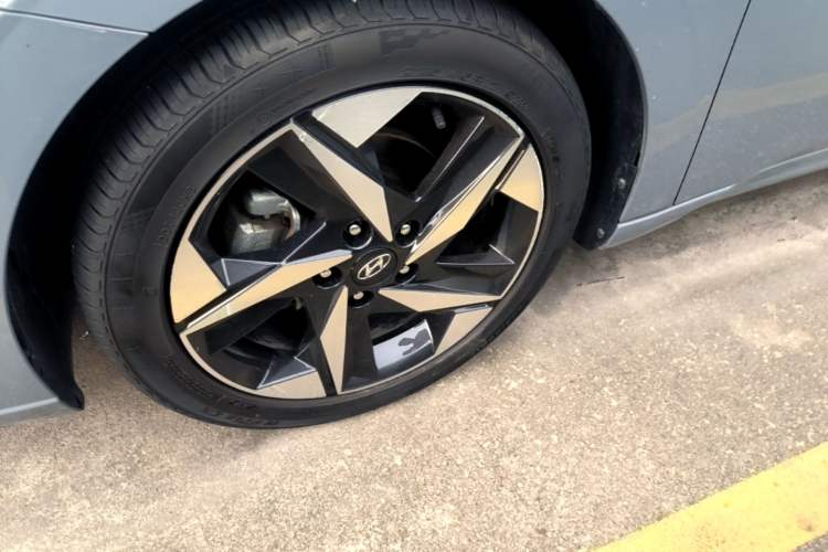 Used Hyundai Elantra 2022 1.5L CVT LUX Prestige Edition Left Front Wheel Hub