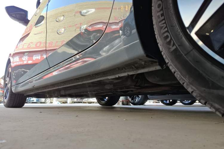 Used Hyundai Elantra 2022 1.5L CVT LUX Prestige Edition Left Side Sill