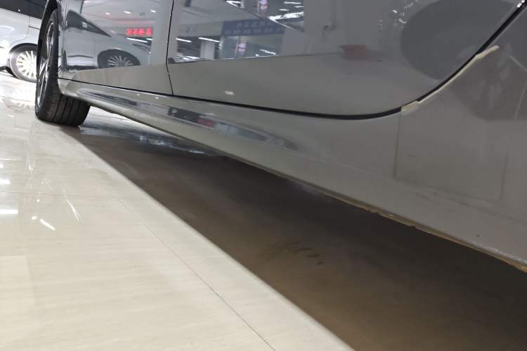 Used Hyundai Elantra 2022 1.5L CVT LUX Prestige Edition Left Side Sill