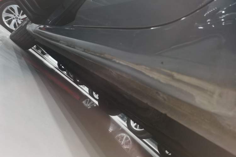 Used Hyundai Elantra 2022 1.5L CVT LUX Prestige Edition Left Side Sill