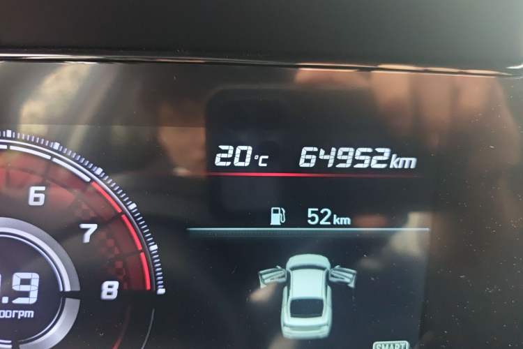 Used Hyundai Elantra 2022 1.5L CVT LUX Prestige Edition Odometer Close Up