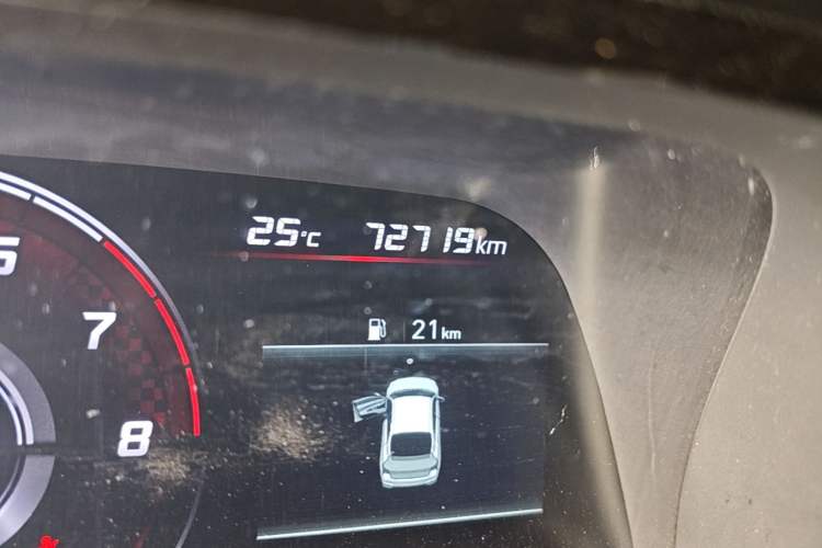Used Hyundai Elantra 2022 1.5L CVT GLX Elite Edition Odometer Close Up