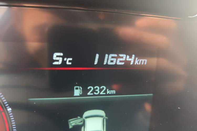 Used Hyundai Elantra 2022 1.5L CVT LUX Prestige Edition Odometer Close Up