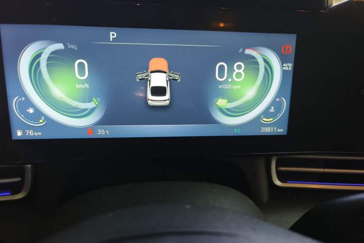 Used Hyundai Elantra 2022 1.5L CVT 20th Anniversary Edition Odometer Close Up