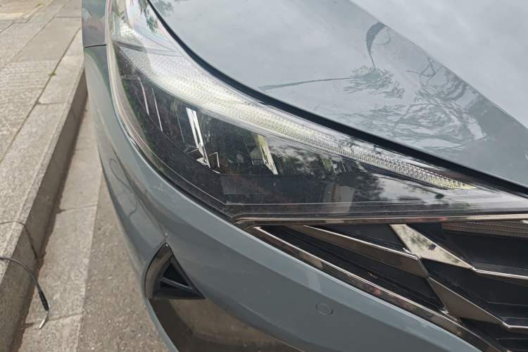 Used Hyundai Elantra 2022 1.5L CVT LUX Prestige Edition Right Front Headlight