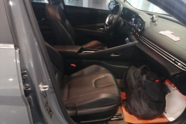 Used Hyundai Elantra 2022 1.5L CVT GLX Elite Edition Right Front Seat