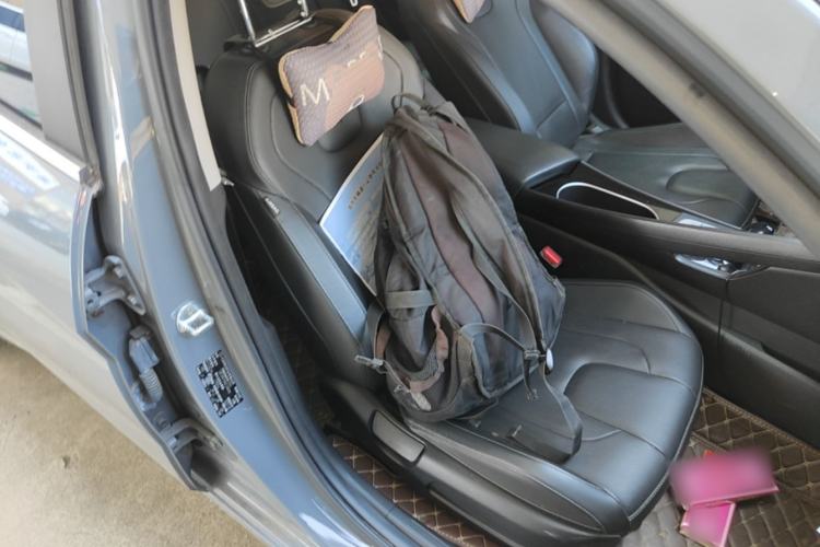 Used Hyundai Elantra 2022 1.5L CVT LUX Prestige Edition Right Front Seat