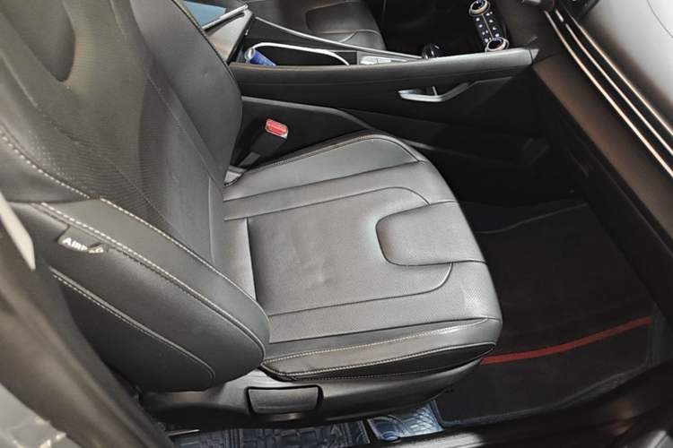 Used Hyundai Elantra 2022 1.5L CVT GLX Elite Edition Right Front Seat