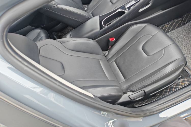 Used Hyundai Elantra 2022 1.5L CVT LUX Prestige Edition Right Front Seat