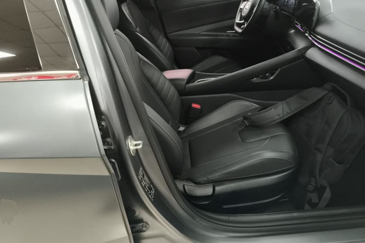 Used Hyundai Elantra 2022 1.5L CVT 20th Anniversary Edition Right Front Seat
