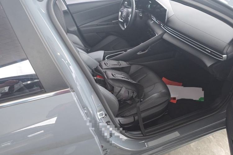 Used Hyundai Elantra 2022 1.5L CVT GLX Elite Edition Right Front Seat