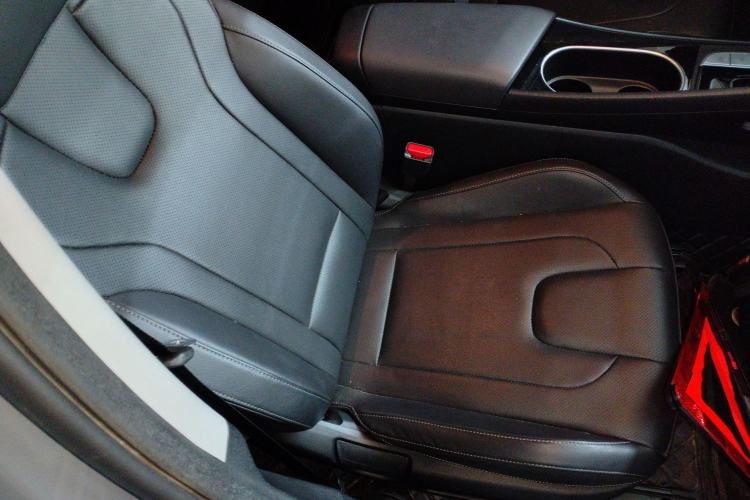 Used Hyundai Elantra 2022 1.5L CVT LUX Prestige Edition Right Front Seat