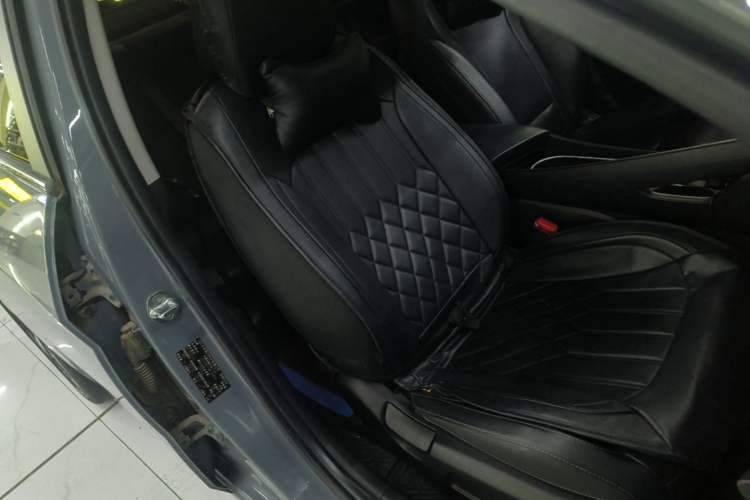 Used Hyundai Elantra 2022 1.5L CVT GLX Elite Edition Right Front Seat