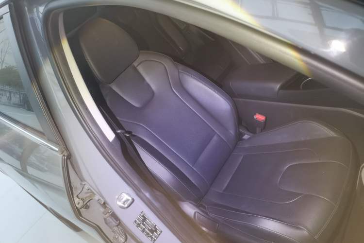 Used Hyundai Elantra 2022 1.5L CVT LUX Prestige Edition Right Front Seat