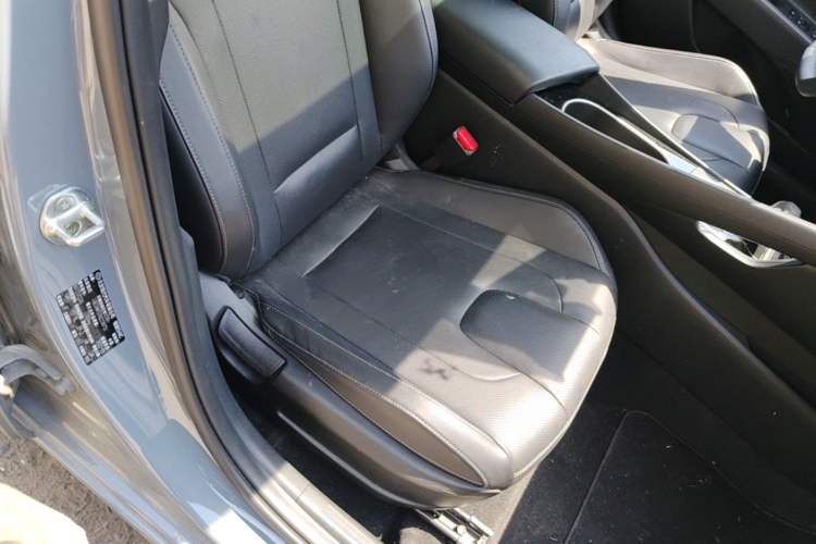 Used Hyundai Elantra 2022 1.5L CVT LUX Prestige Edition Right Front Seat