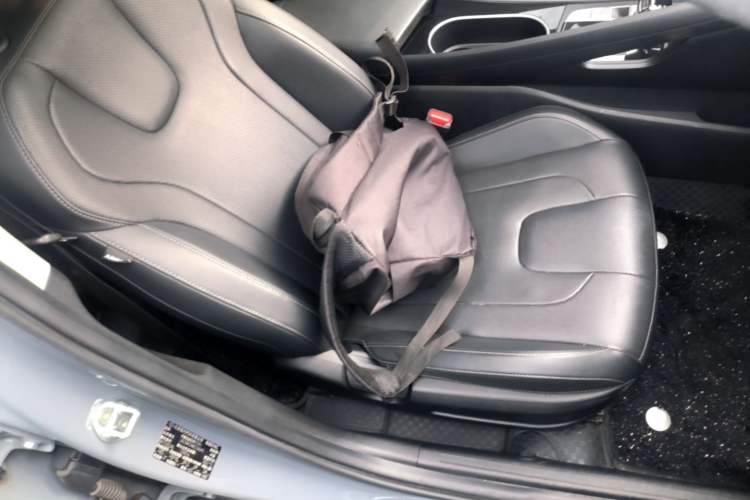 Used Hyundai Elantra 2022 1.5L CVT LUX Prestige Edition Right Front Seat