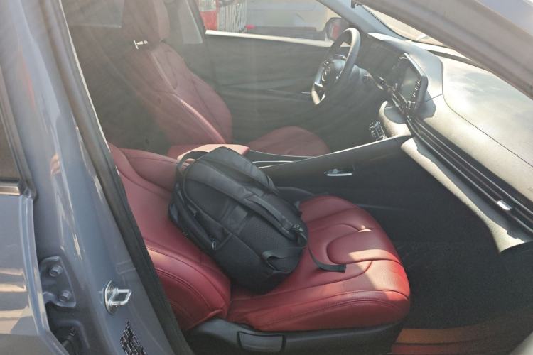 Used Hyundai Elantra 2022 1.5L CVT GLX Elite Edition Right Front Seat