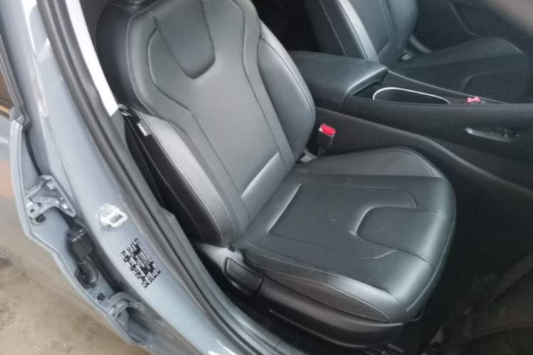 Used Hyundai Elantra 2022 1.5L CVT GLX Elite Edition Right Front Seat