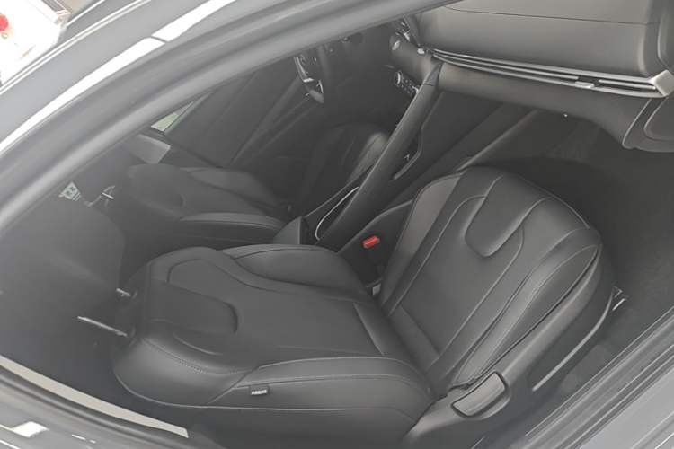 Used Hyundai Elantra 2022 1.5L CVT GLX Elite Edition Right Front Seat