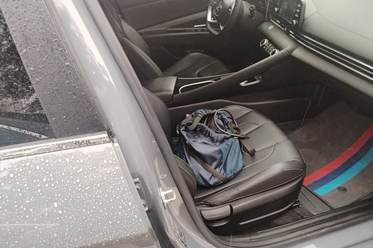 Used Hyundai Elantra 2022 1.5L CVT GLX Elite Edition Right Front Seat