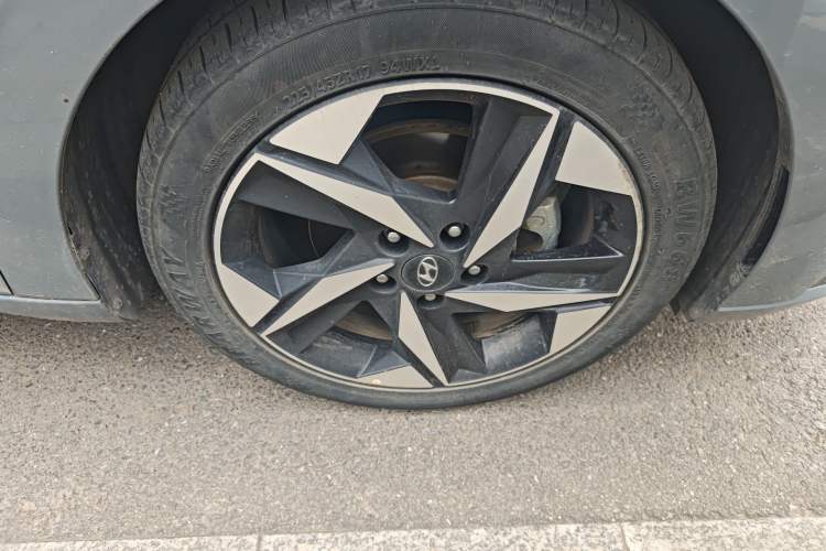 Used Hyundai Elantra 2022 1.5L CVT LUX Prestige Edition Right Front Wheel Hub