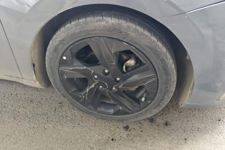 Used Hyundai Elantra 2022 1.5L CVT LUX Black Knight Limited Edition Right Front Wheel Hub