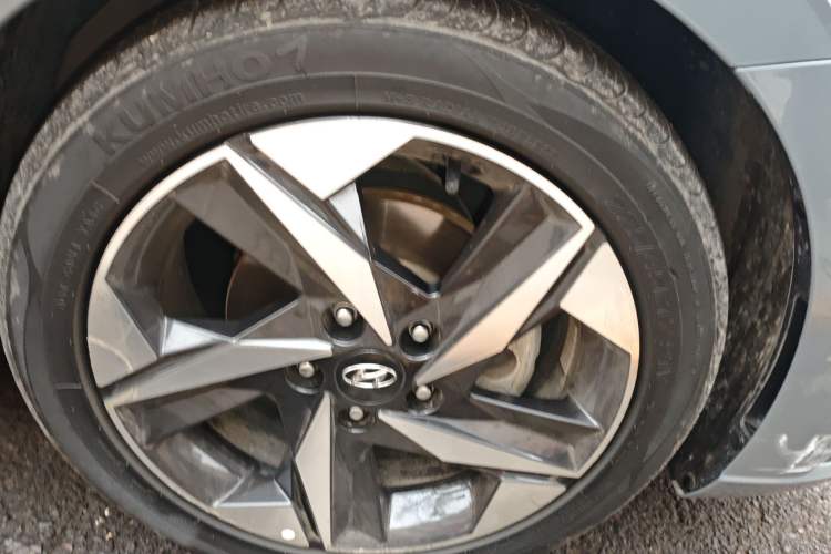 Used Hyundai Elantra 2022 1.5L CVT GLX Elite Edition Right Front Wheel Hub