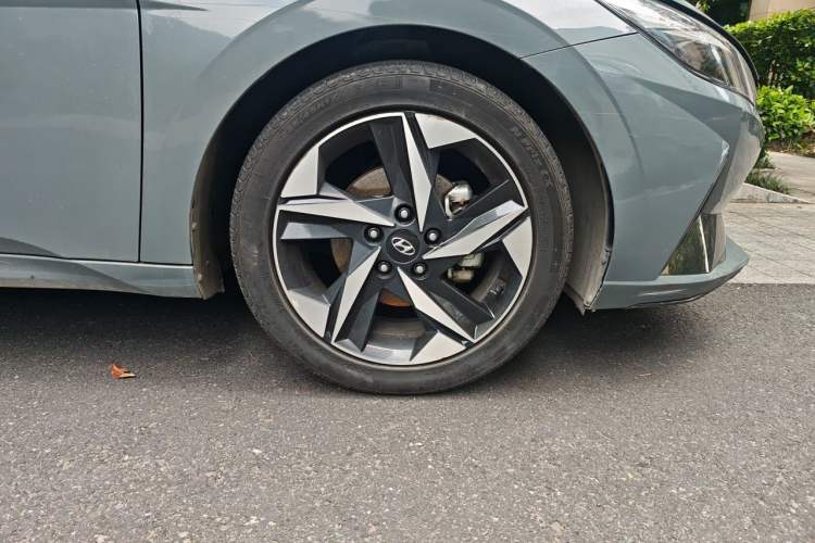 Used Hyundai Elantra 2022 240TGDi DCT GLX Elite Edition Right Front Wheel Hub