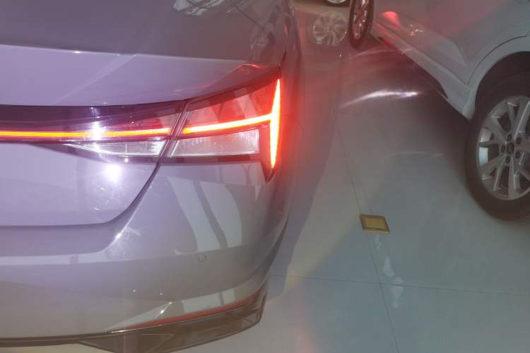 Used Hyundai Elantra 2022 1.5L CVT LUX Prestige Edition Right Rear Taillight