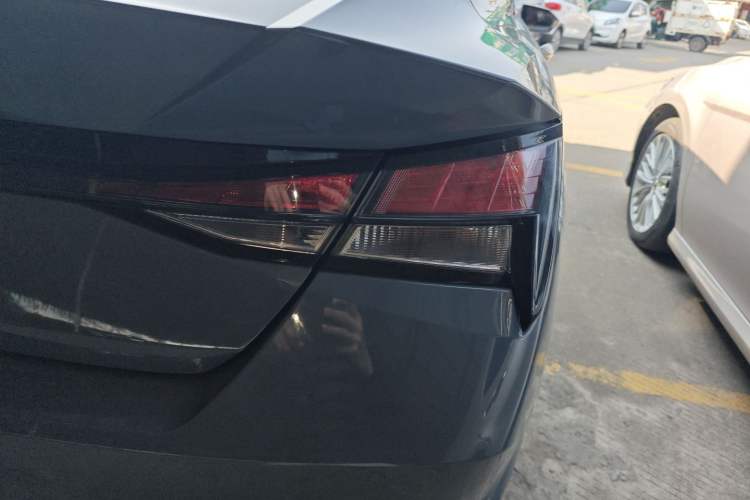 Used Hyundai Elantra 2022 1.5L CVT GLX Elite Edition Right Rear Taillight