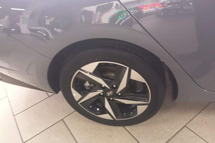 Used Hyundai Elantra 2022 1.5L CVT LUX Prestige Edition Right Rear Wheel Hub