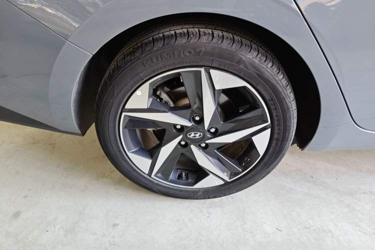 Used Hyundai Elantra 2022 1.5L CVT LUX Prestige Edition Right Rear Wheel Hub